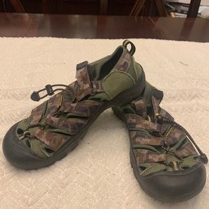 Keen Adjustable Sandals (Kids size 5)